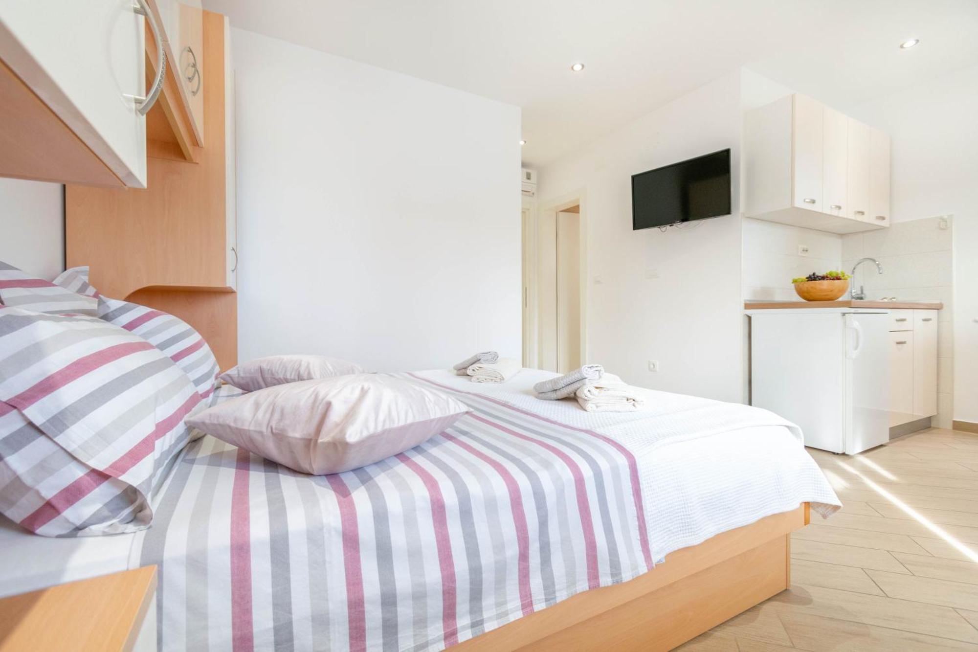 Studio Apartmani Dora มาคาร์สกา ภายนอก รูปภาพ
