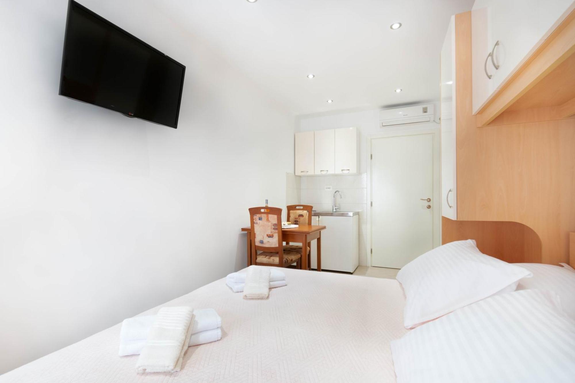 Studio Apartmani Dora มาคาร์สกา ภายนอก รูปภาพ