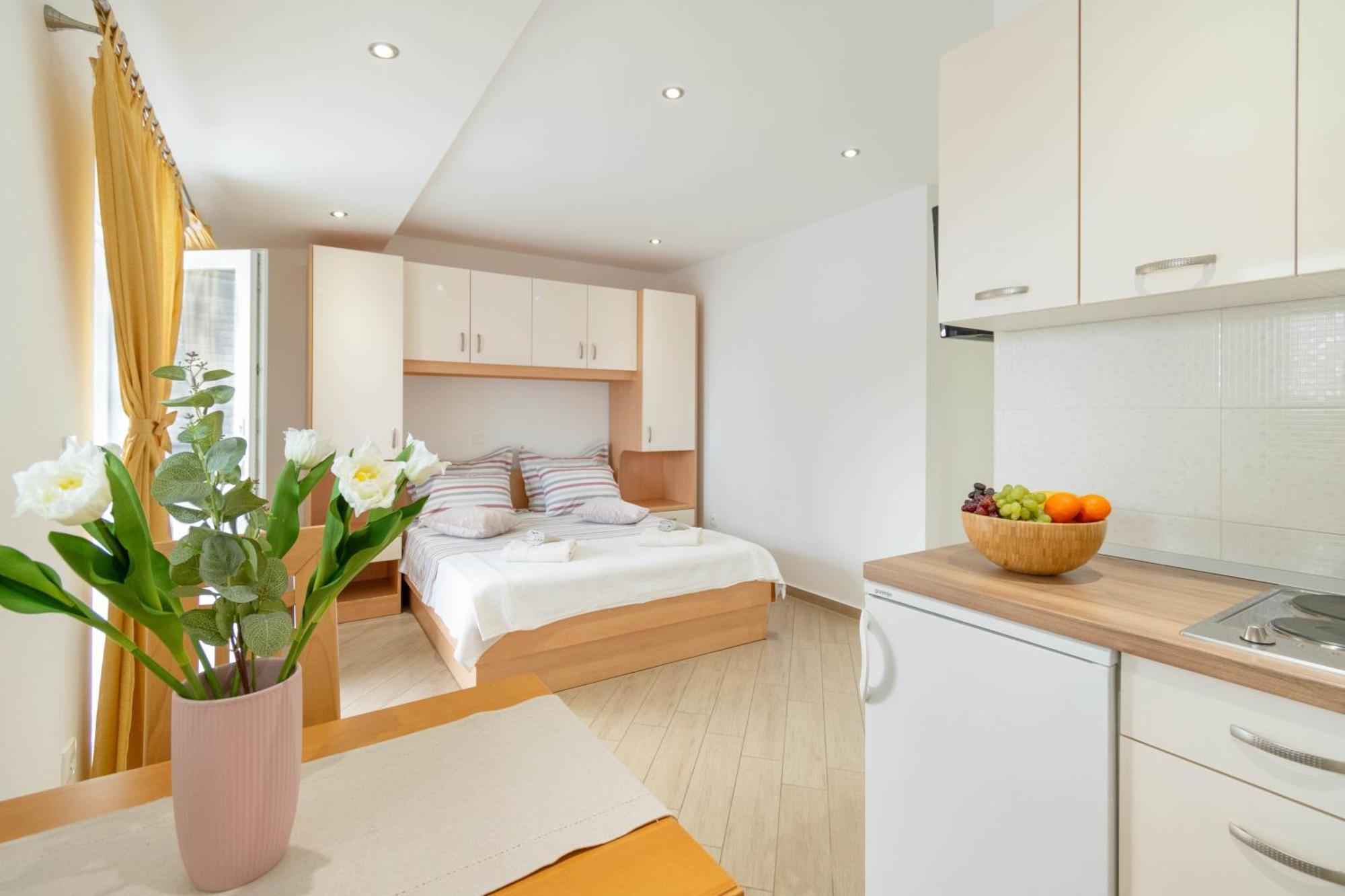 Studio Apartmani Dora มาคาร์สกา ภายนอก รูปภาพ