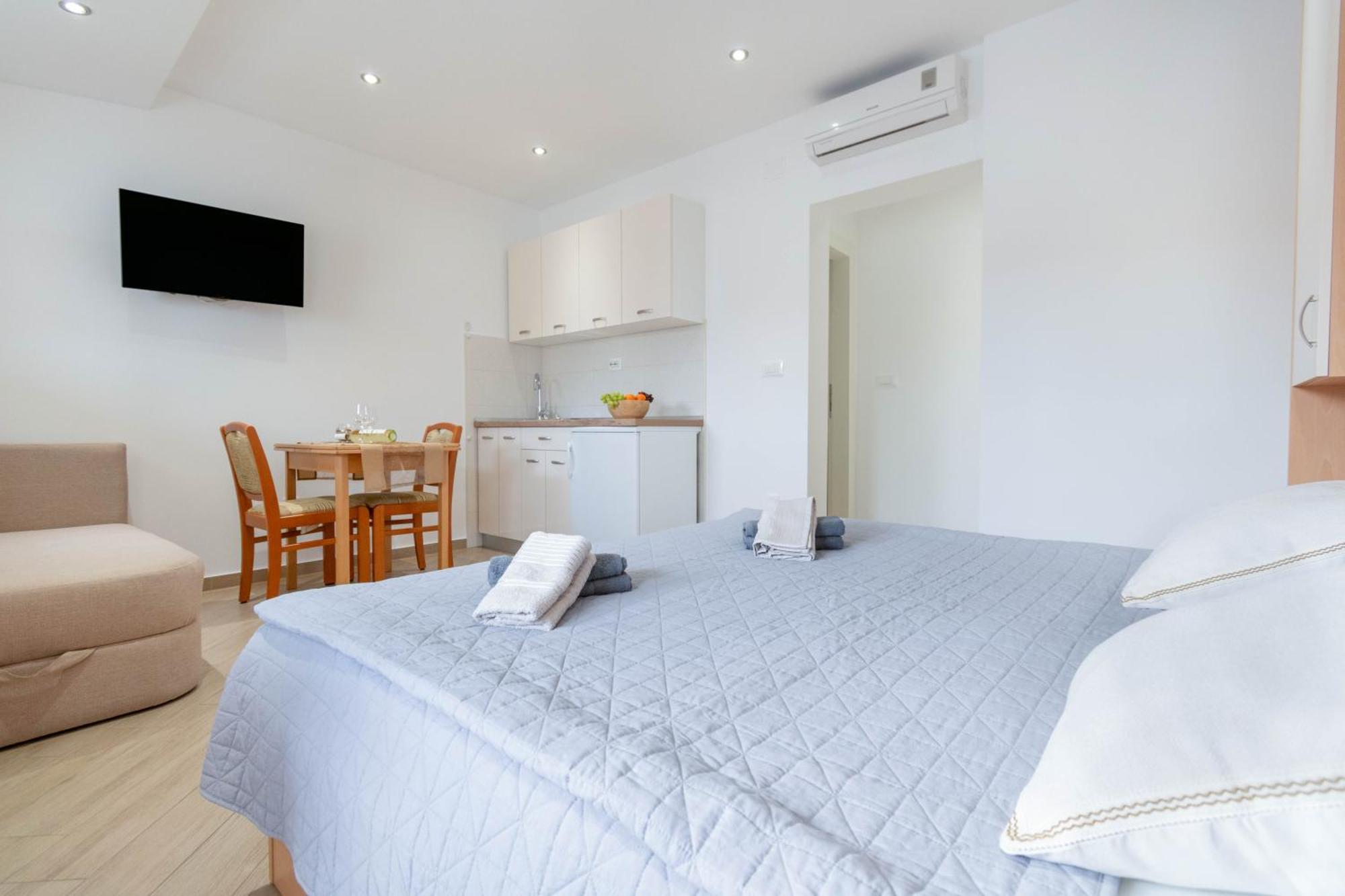 Studio Apartmani Dora มาคาร์สกา ภายนอก รูปภาพ
