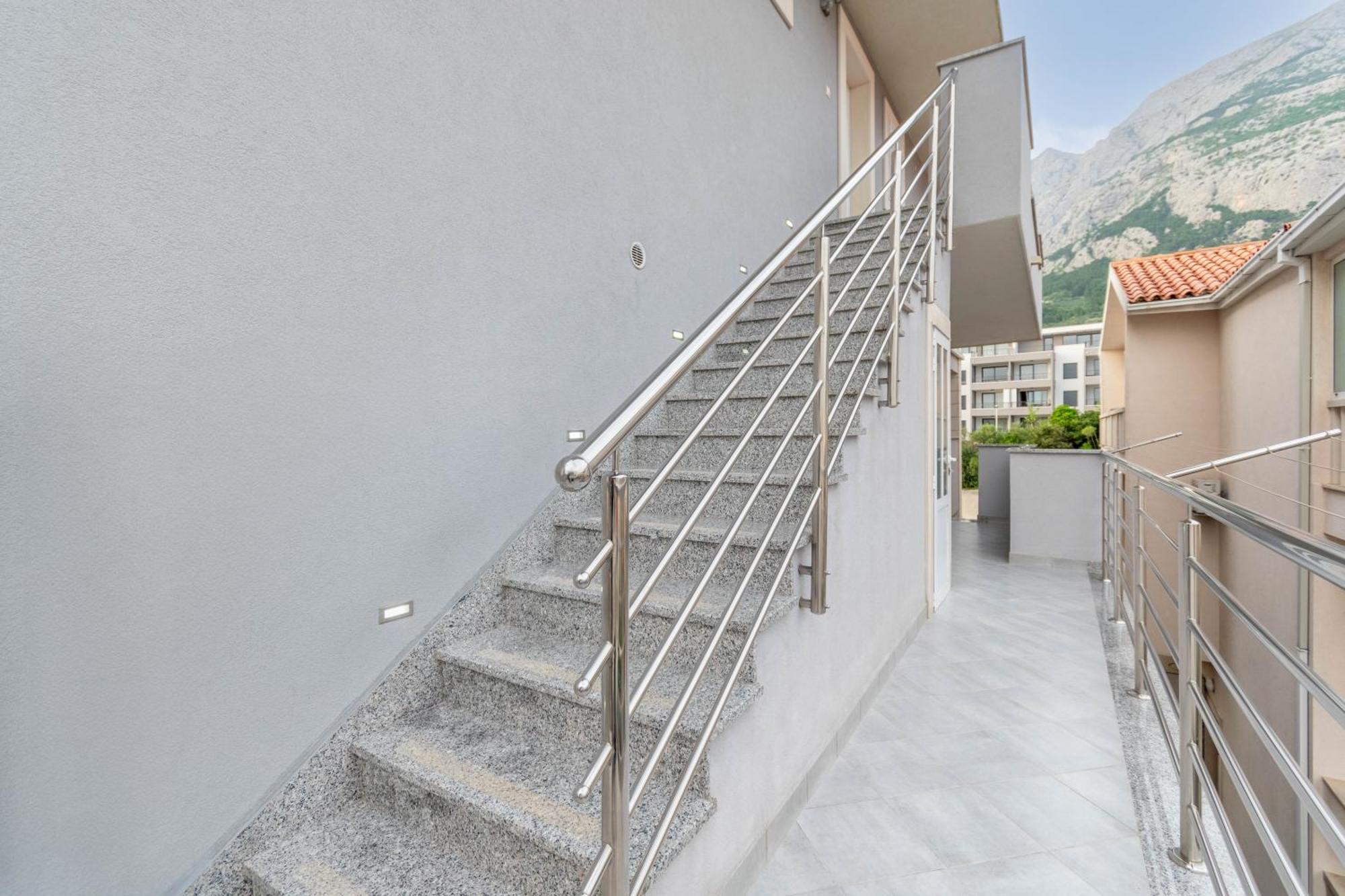 Studio Apartmani Dora มาคาร์สกา ภายนอก รูปภาพ