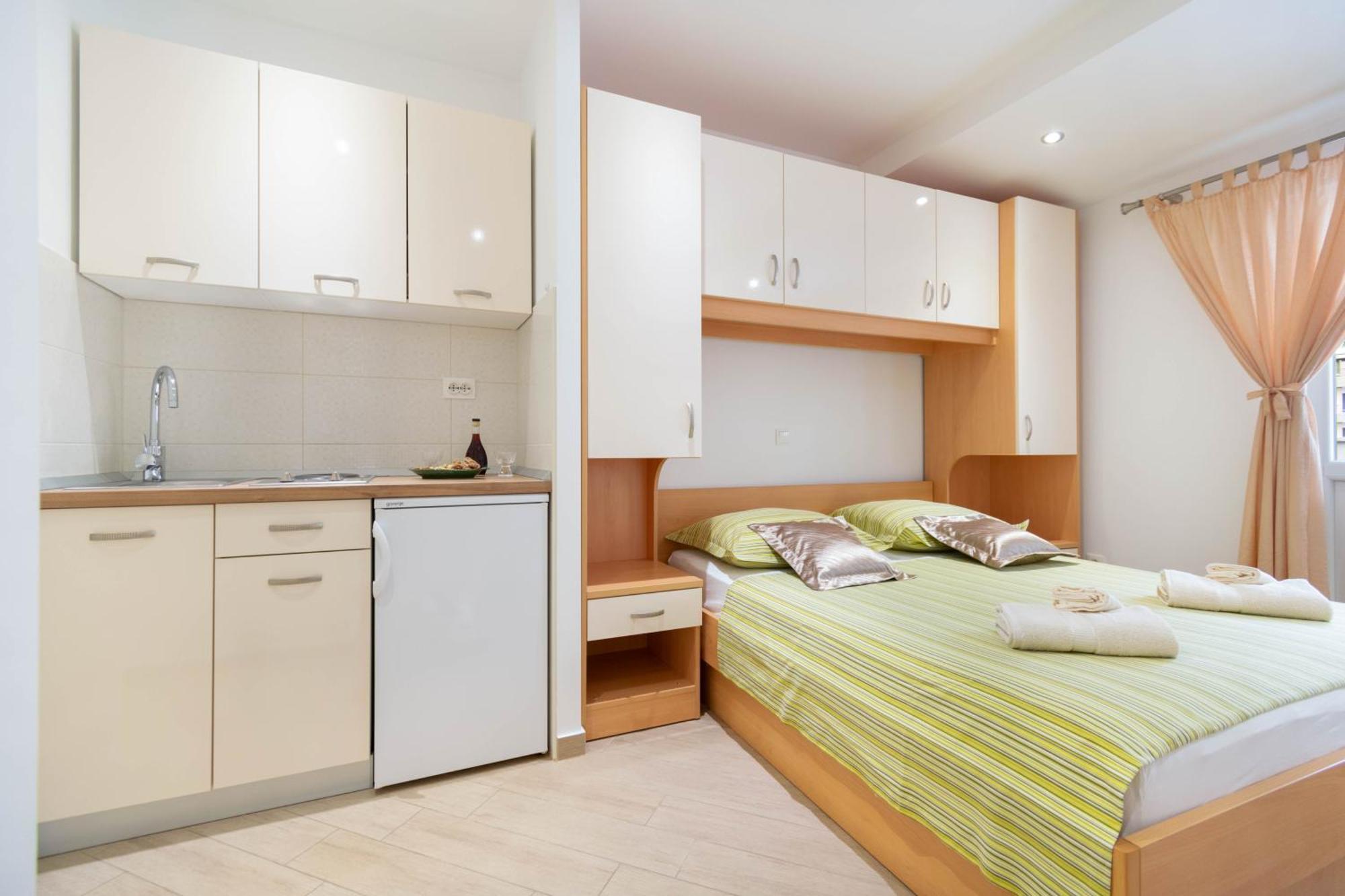 Studio Apartmani Dora มาคาร์สกา ภายนอก รูปภาพ
