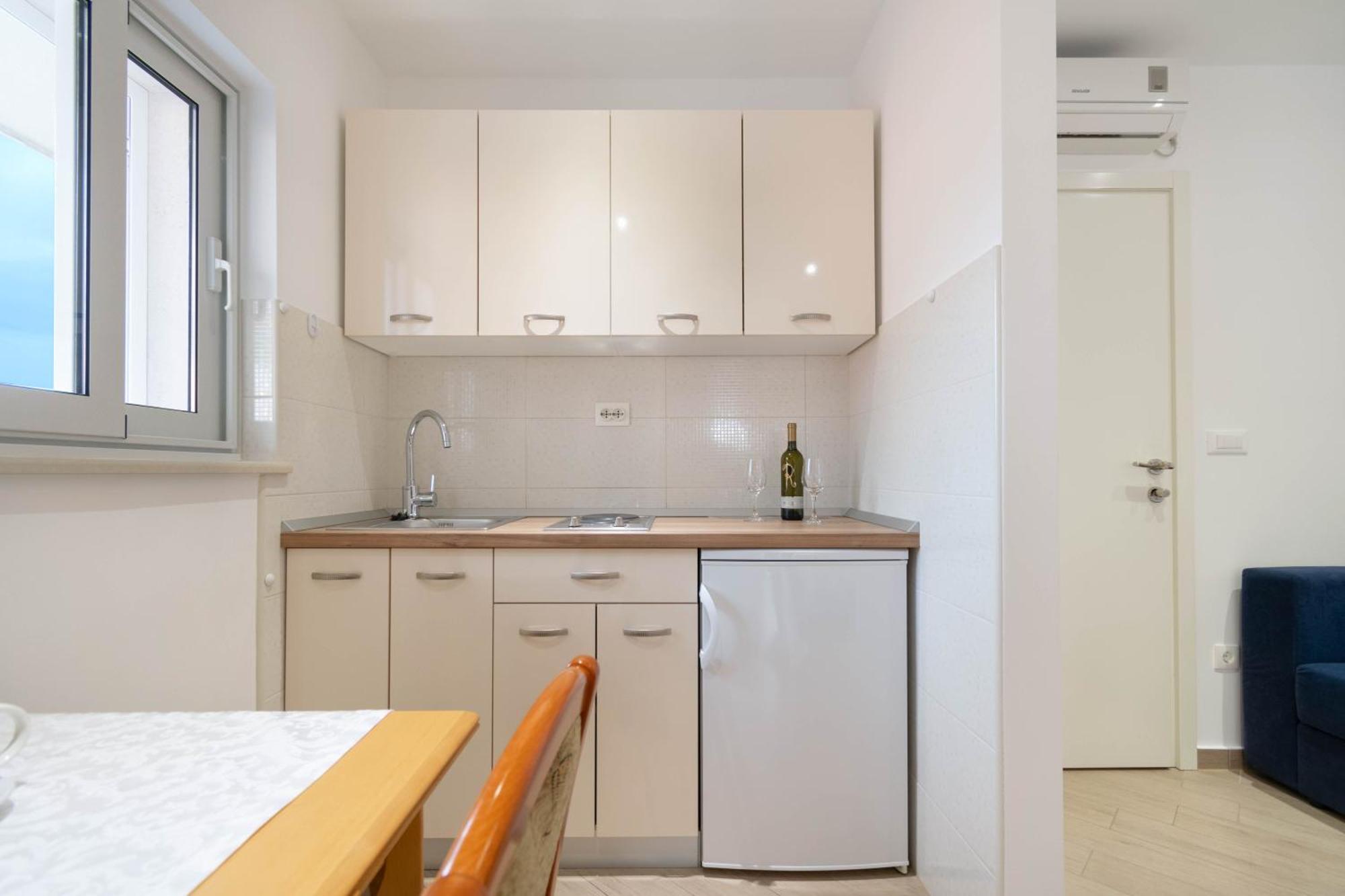 Studio Apartmani Dora มาคาร์สกา ภายนอก รูปภาพ