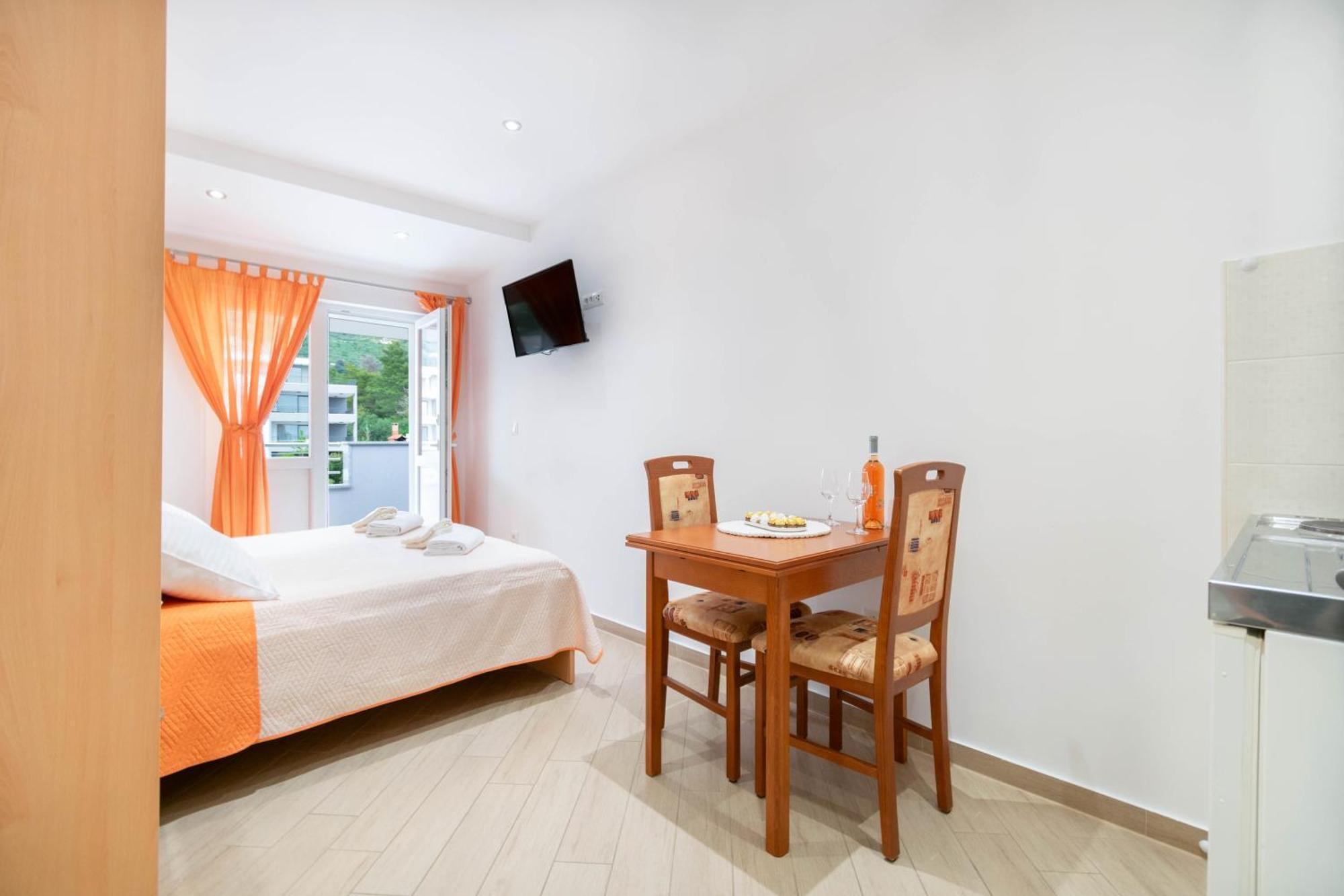 Studio Apartmani Dora มาคาร์สกา ภายนอก รูปภาพ