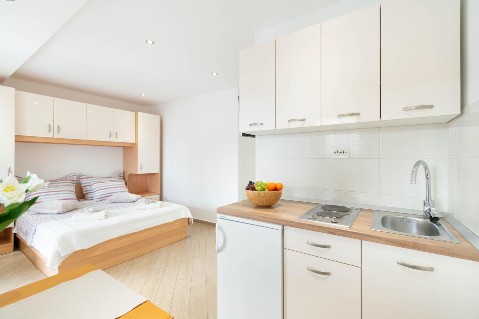 Studio Apartmani Dora มาคาร์สกา ภายนอก รูปภาพ