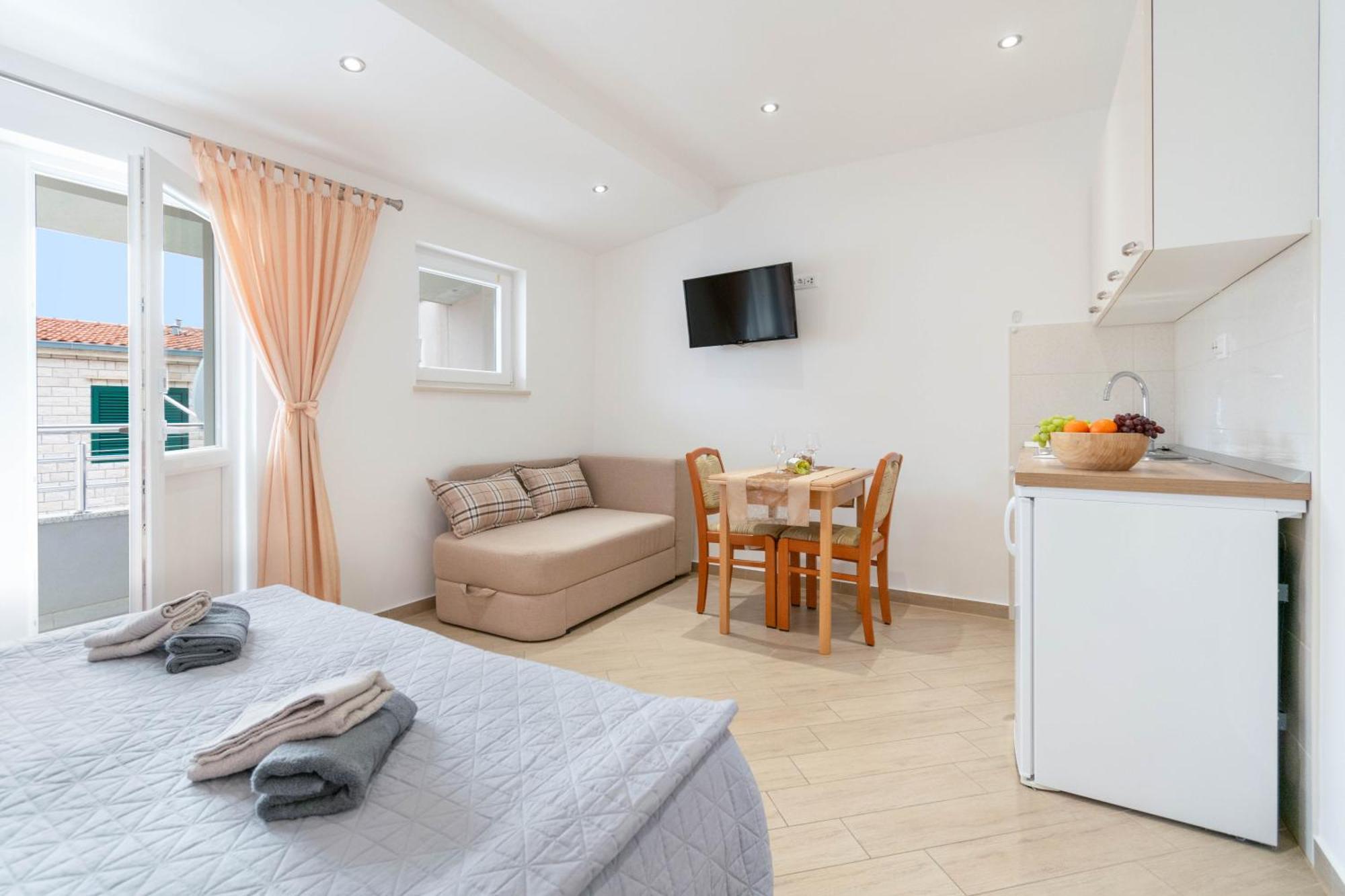 Studio Apartmani Dora มาคาร์สกา ภายนอก รูปภาพ